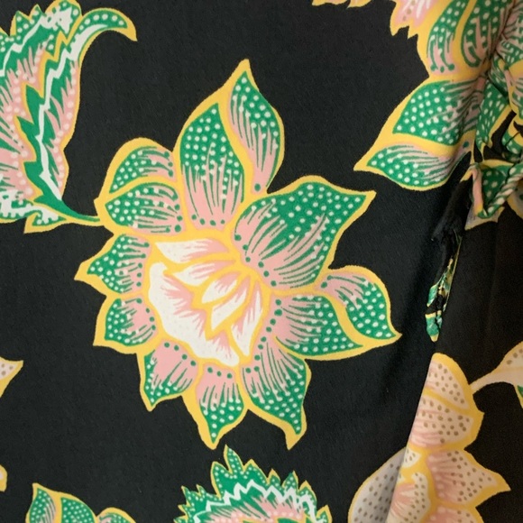 5/$25 Item: Who What Wear Floral Blouse - Picture 9 of 9